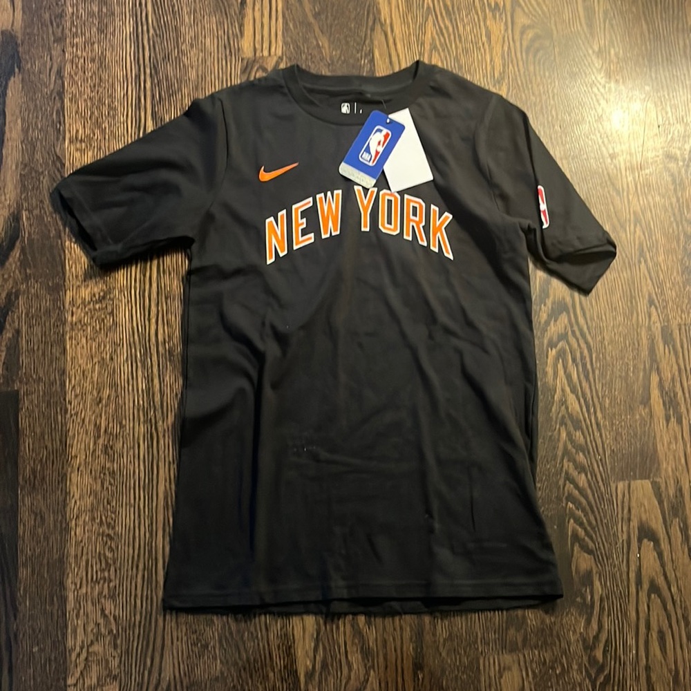 This peace is a classic NEW YORK KNICKS tee shirt.